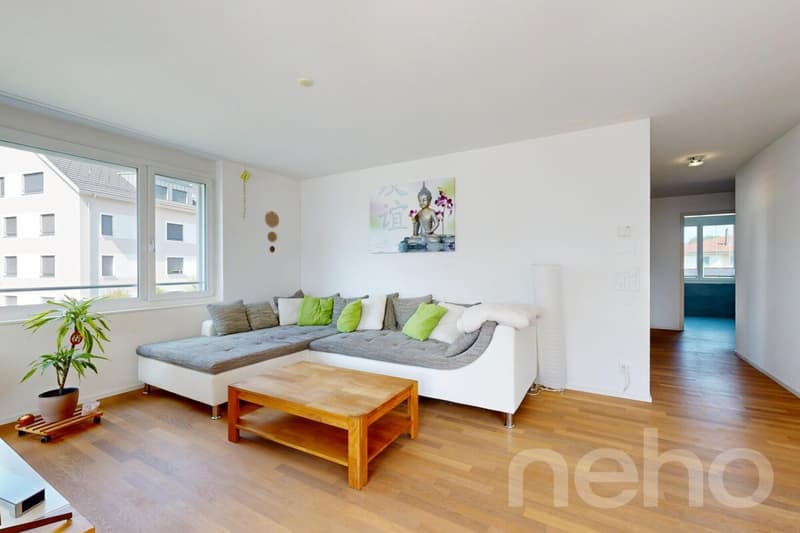 Gepflegte 4.5-Zimmer WHG mit grosszügigem Balkon und zwei TG-Plätzen (12)