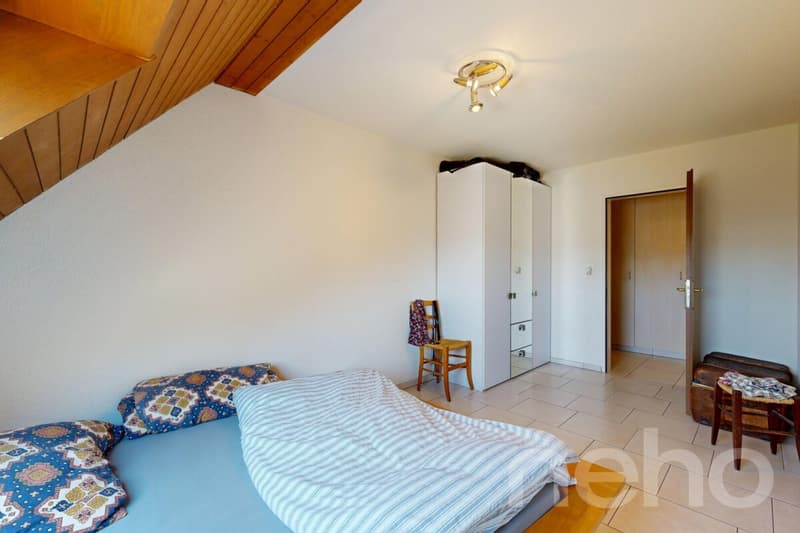 Grosszügige 4.5-Zimmer-Wohnung mit Cheminée, Balkon & Ausbaupotenzial (9)