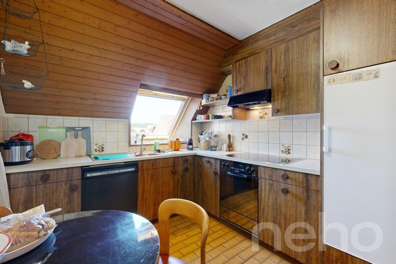 Grosszügige 4.5-Zimmer-Wohnung mit Cheminée, Balkon & Ausbaupotenzial (7)