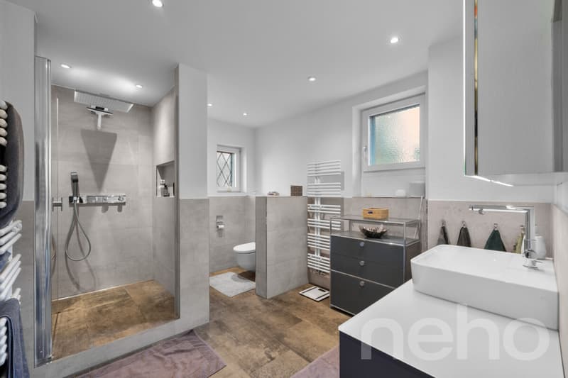 Exklusive 8 Zimmer-Villa mit zusätzlichem Einfamilienhaus auf 1624m² (10)