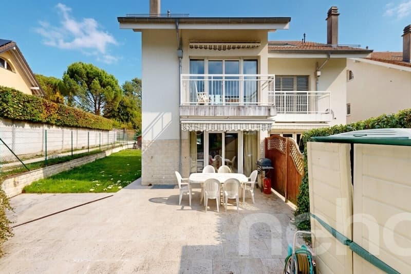 5 pièces, 180 m²: Belle maison mitoyenne en bout avec jardin à Mies (4)