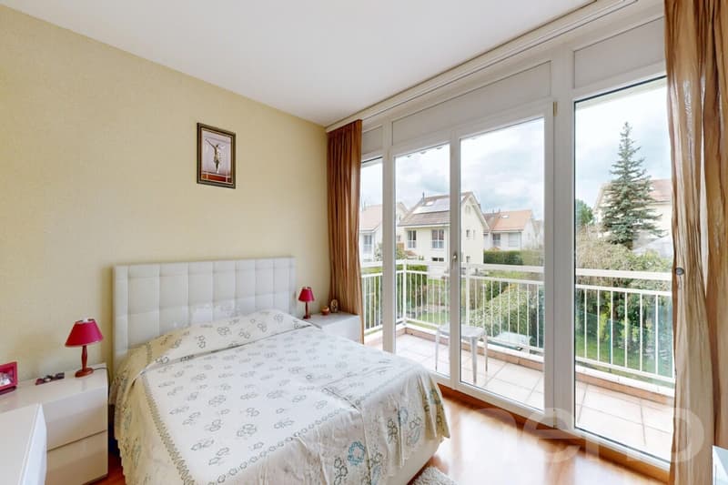 5 pièces, 180 m²: Belle maison mitoyenne en bout avec jardin à Mies (5)
