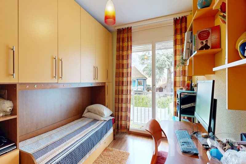 5 pièces, 180 m²: Belle maison mitoyenne en bout avec jardin à Mies (10)