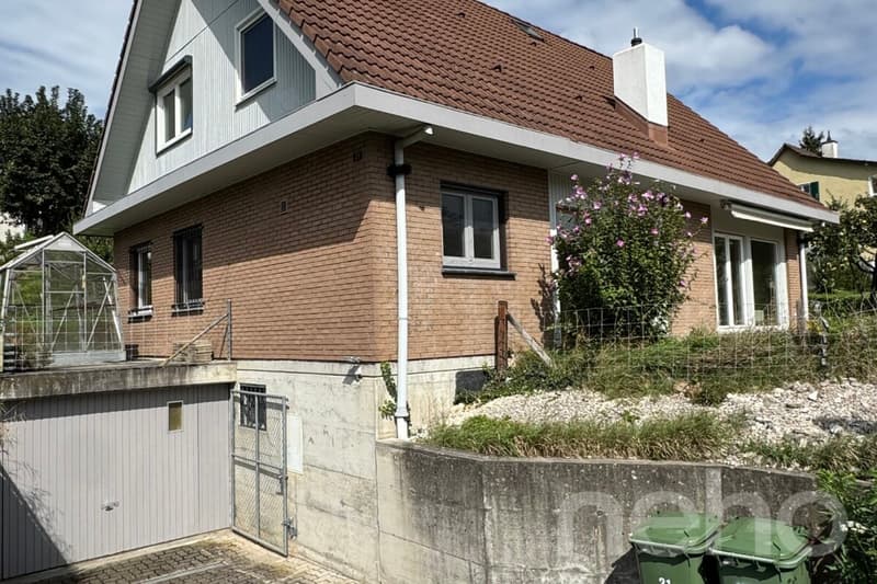 Charmantes Haus mit grossem Grundstück und viel Potenzial (3)