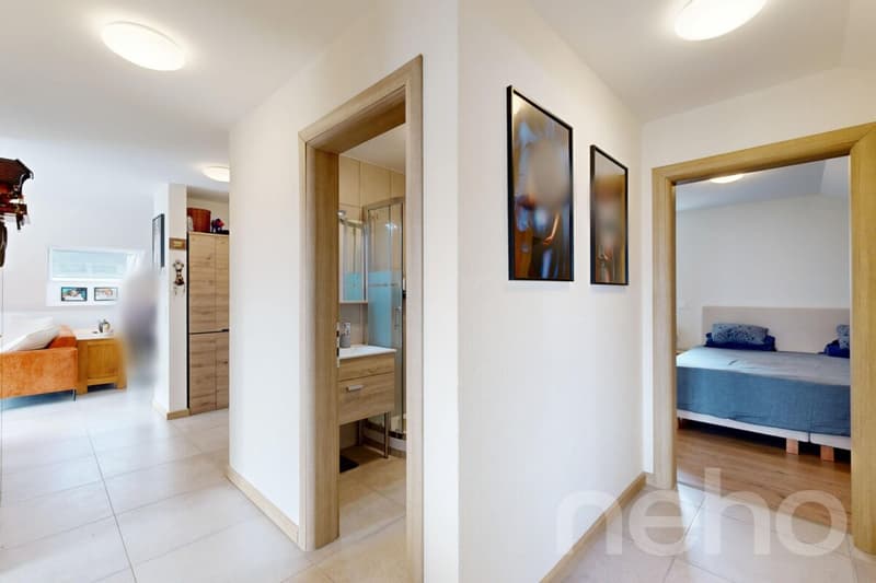 Attique contemporain traversant avec grand balcon et vue dégagée (10)