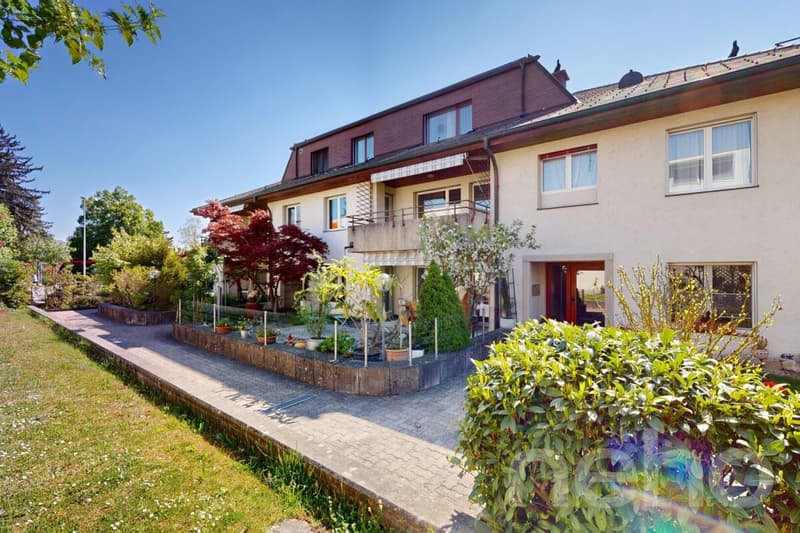 Grosse 5 Zimmer-Wohnung mit zwei Balkonen, Lift und viel Wohnkomfort (3)