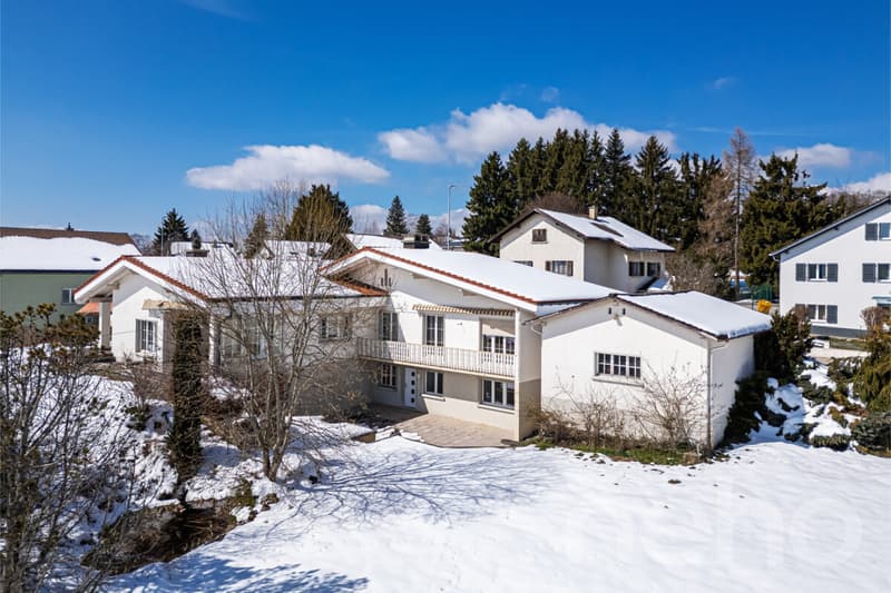 Grande Maison Familiale : Volumes Généreux et Grand Terrain (10)