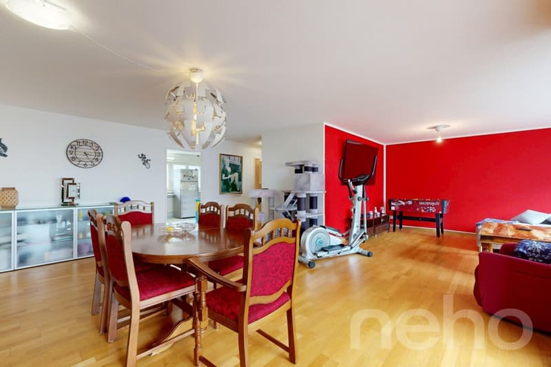 Grosszügige 4.5-Zimmer-Wohnung mit viel Potenzial an ruhiger Lage (2)