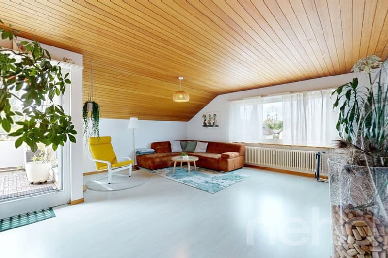 Preiswerte Dachwohnung mit Weitsicht an ruhiger Lage (2)