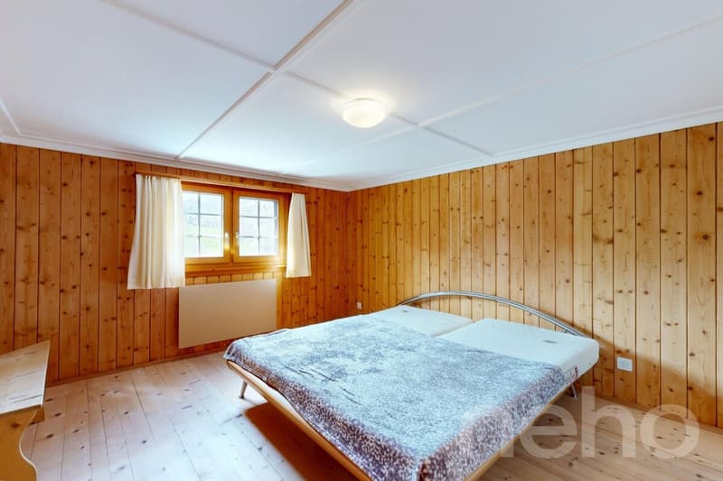 Grosszügige 5.5 Zimmer Wohnung mit Bündner Charme in Uors (10)