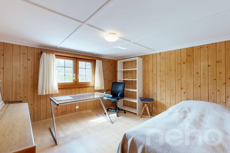 Grosszügige 5.5 Zimmer Wohnung mit Bündner Charme in Uors (9)
