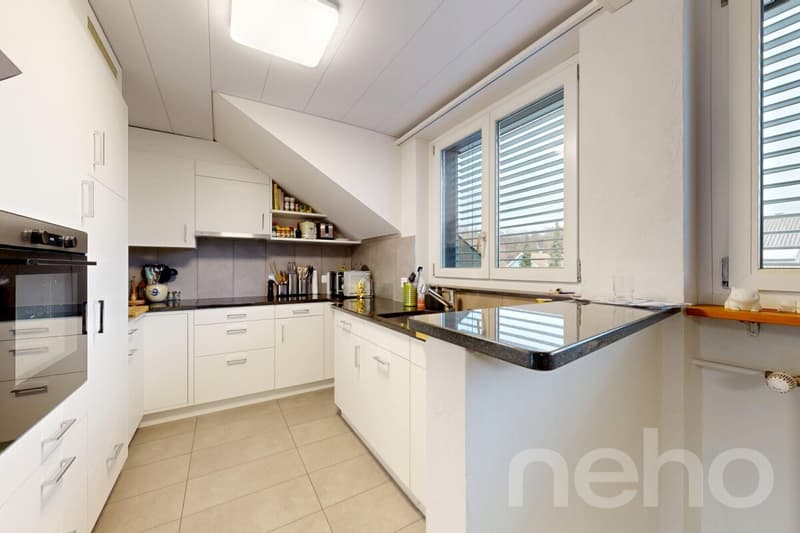 Preiswerte Dachwohnung mit 131 m² nahe Emme und Zentrum (4)