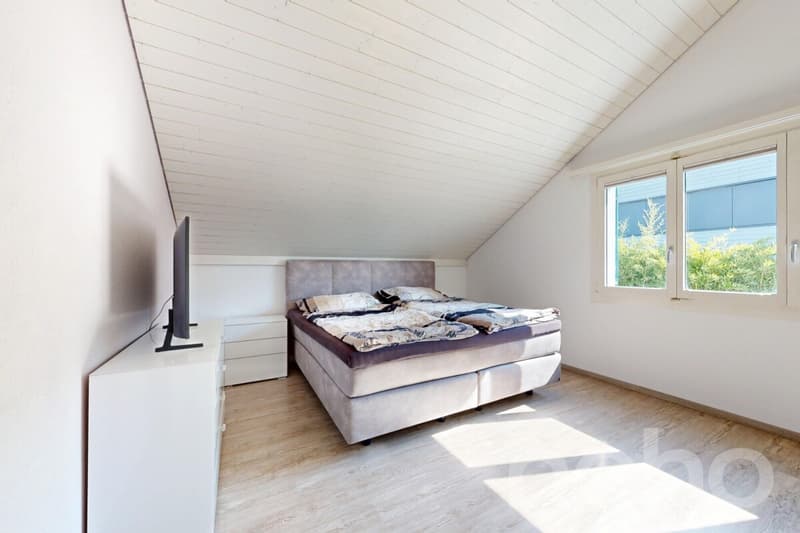 Lichtdurchflutete 5.5-Zimmer-Doppelhaushälfte in Kloten (8)