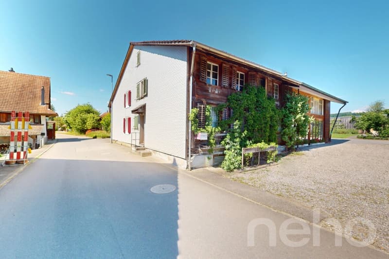 Familienfreundliches Haus mit grossem Grundstück und Ausbauoptionen (1)