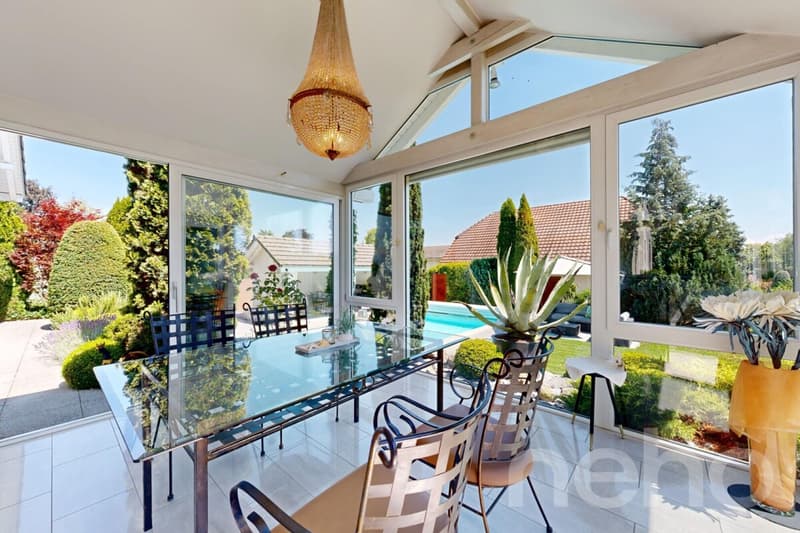 Stilvolles Zuhause mit unverbaubarer Aussicht und Pool (9)