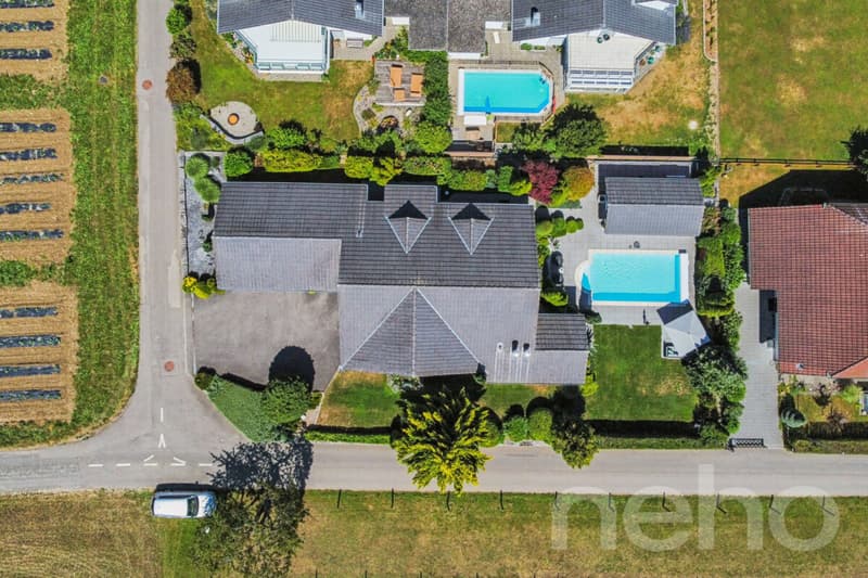 Stilvolles Zuhause mit unverbaubarer Aussicht und Pool (12)