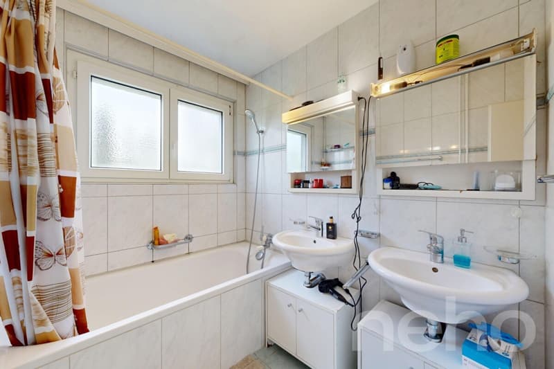 Ruhig gelegene 5-Zimmer-Wohnung mit Balkon und Tiefgaragenplatz (9)