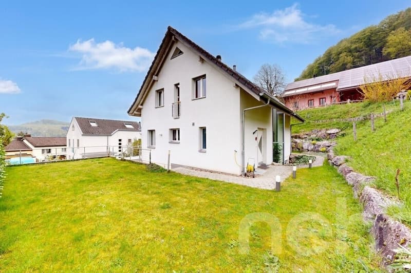 Stilvolles 6.5-Zimmerhaus in erhöhter Lage mit Weitblick (1)