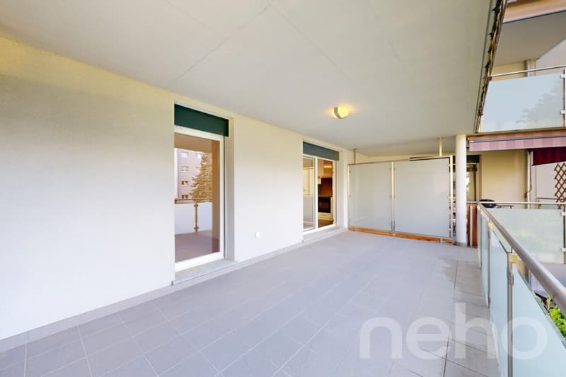 Exclusif: lumineux appartement avec grand balcon-terrasse (5)
