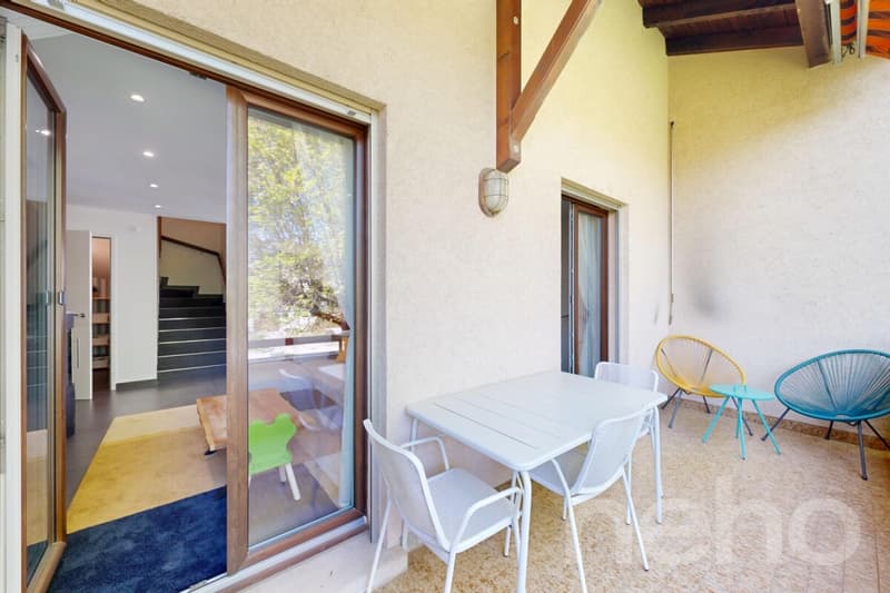 Duplex en attique rénové en Terre Sainte aux volumes généreux (8)