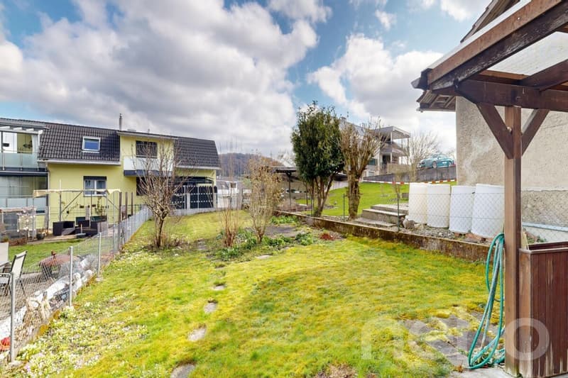 Charmante und grosszügige 3.5-Zimmer Wohnung mit privatem Garten! (11)