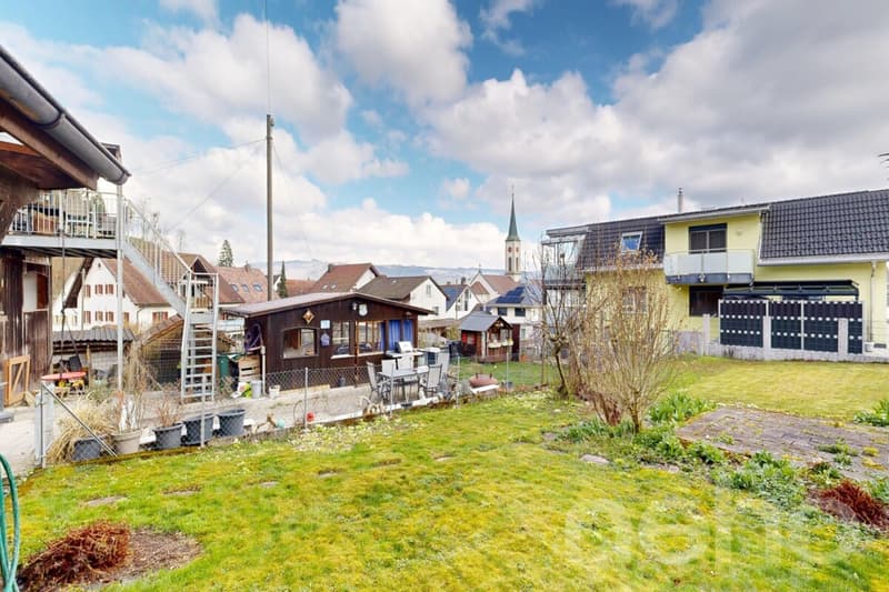 Charmante und grosszügige 3.5-Zimmer Wohnung mit privatem Garten! (12)