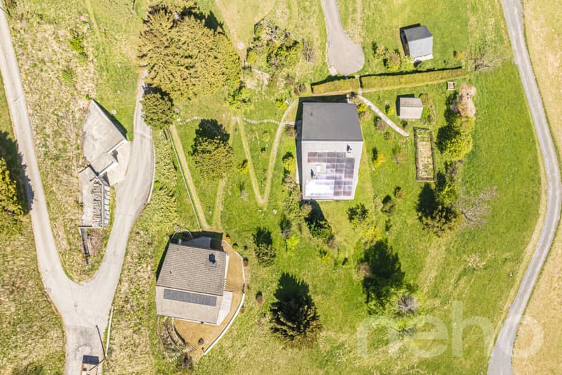 Exclusif: Grand chalet de trois chambres avec 2 garages (11)