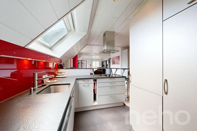 Aussergewöhnliche 5.5-Zimmer-Maisonette mit Wellnessbereich (4)