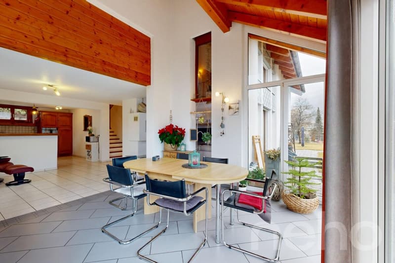 Une villa baignée de lumière, suspendue entre ciel et montagnes (8)