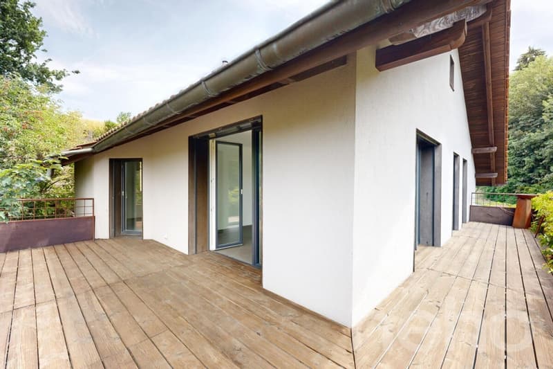 Modernes Wohnen im Grünen: 6.5 Zimmer Haus mit Schwimmteich (12)