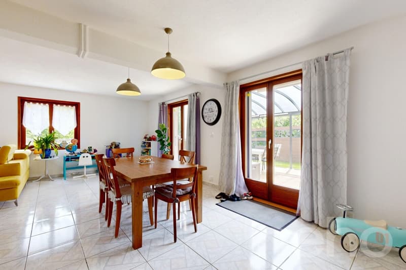 Maison familiale lumineuse avec jardin (4)