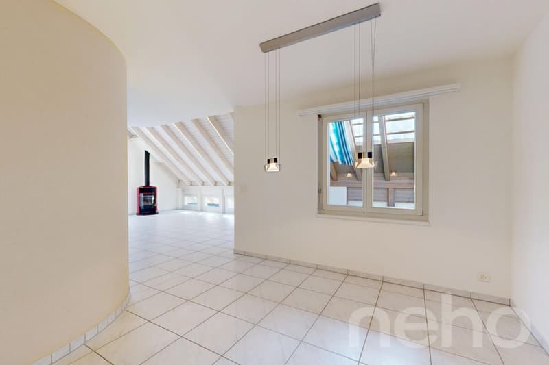 Stilvolle 4.5-Zimmer-Attika-Maisonette mit Charme und Komfort (4)