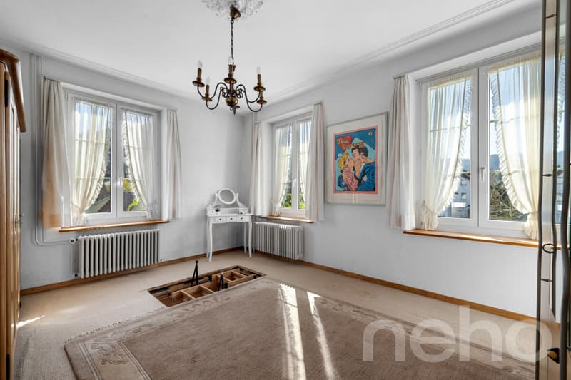 Geräumiges Zweifamilienhaus an zentrumsnaher Lage (12)
