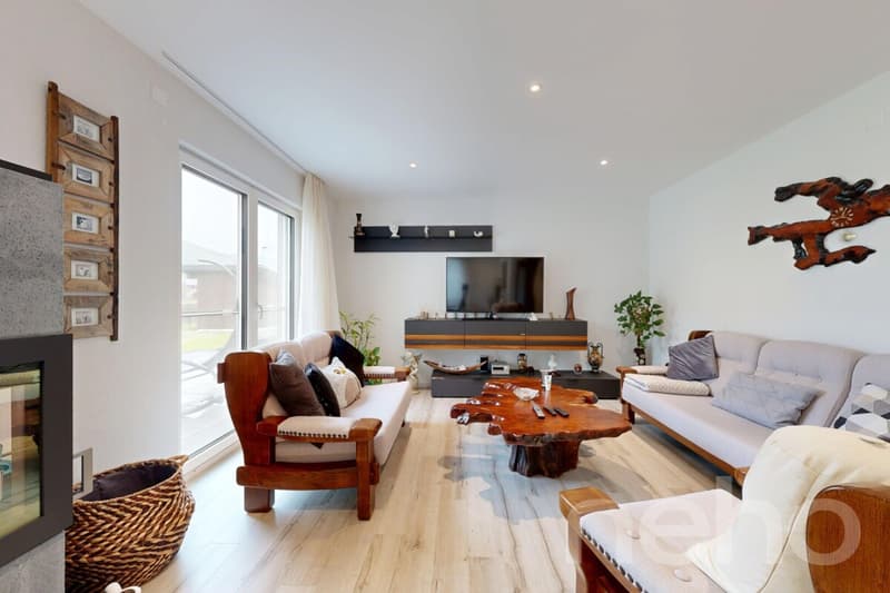 Bungalow mit Pool an ruhiger Lage im Jura (12)