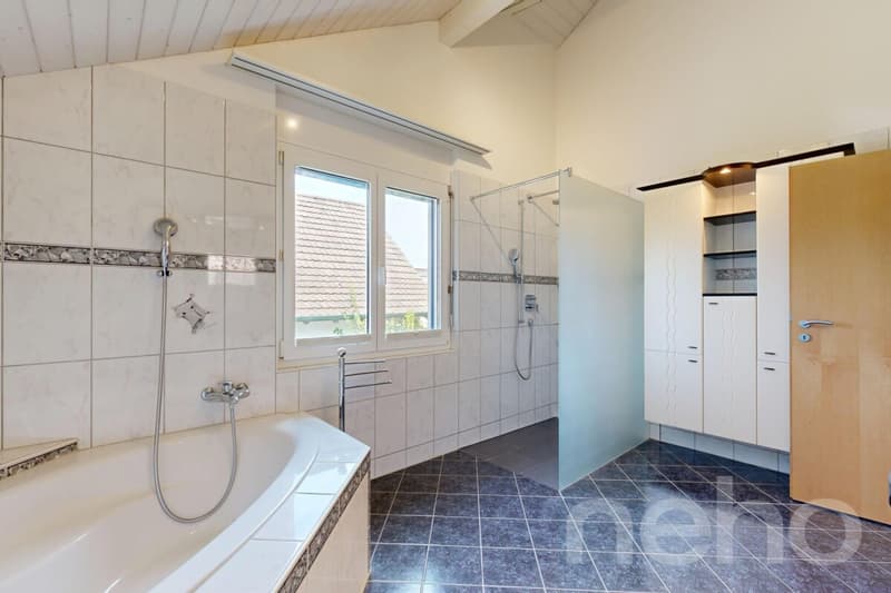 Grosszügiges Zuhause mit Garten, Garage und viel Raum (9)
