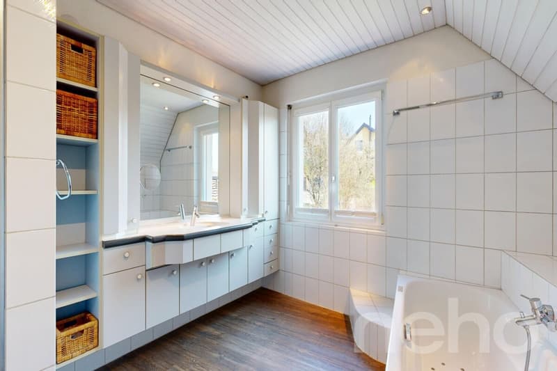 Stilvolles Doppeleinfamilienhaus an familienfreundlicher Lage (8)