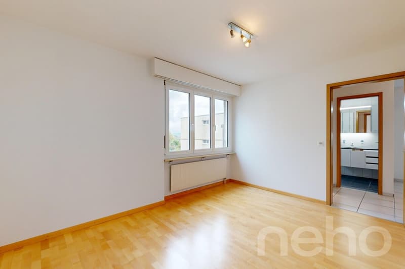 Lichtdurchflutete 4.5 Zimmer Wohnung in Bettlach (8)