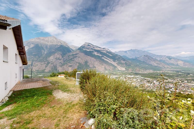 Maison rénovée avec grand jardin et vue sur les montagnes à Saxon (10)
