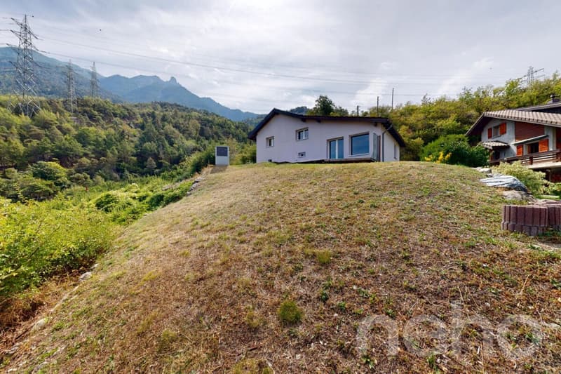 Maison rénovée avec grand jardin et vue sur les montagnes à Saxon (9)