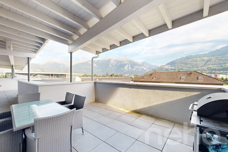 Grand Attique avec terrasse de 60m² et vue sur les montagnes. (11)