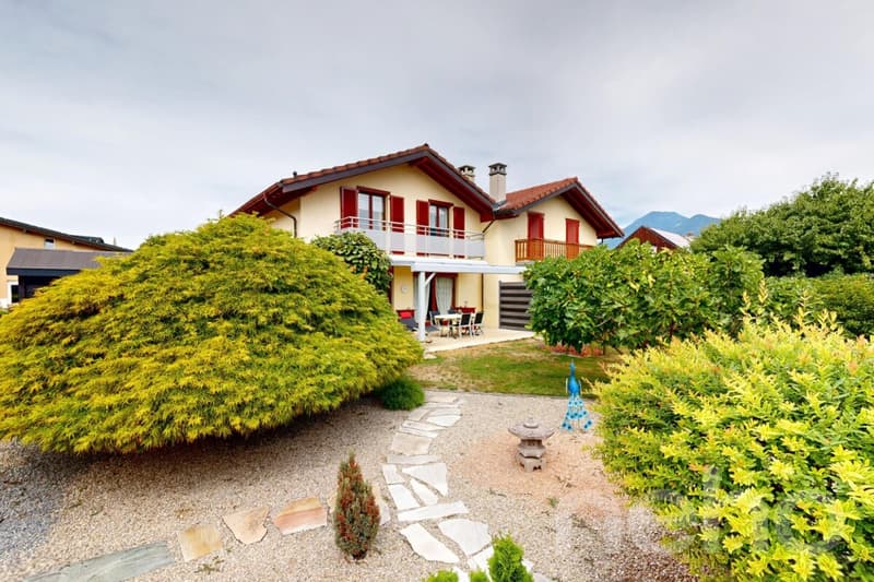 Maison avec jardin et terrasse plein sud à Collombey idéalement située (9)