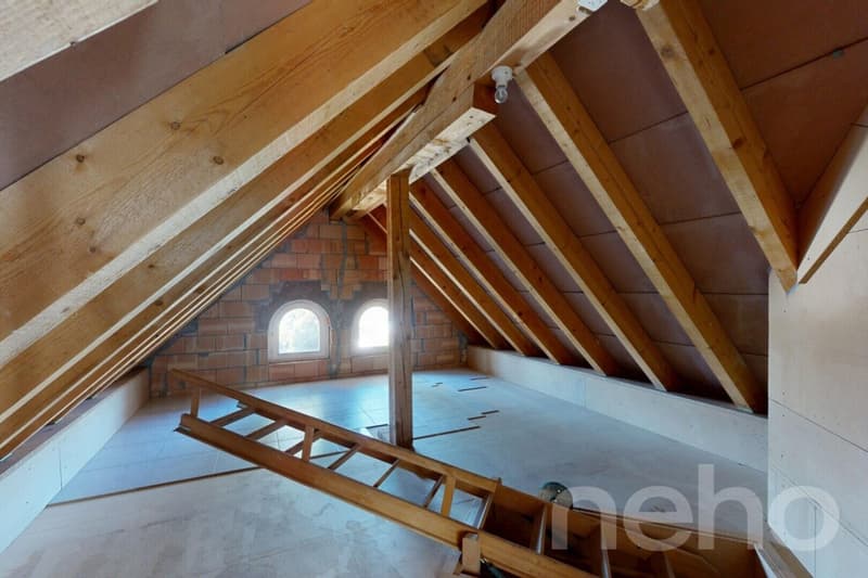 Charmante Dachwohnung mit Galerie und Weitsicht ins Grüne (11)