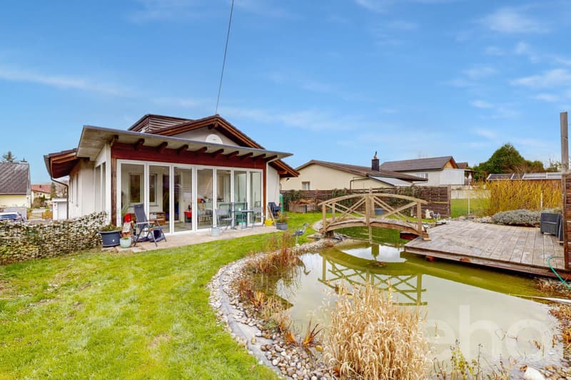 Einfamilienhaus mit grossem Garten, Wintergarten und Teich (1)