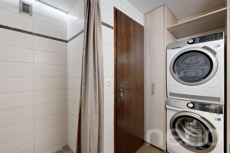 Grosszügige 5.5-Zimmerwohnung mit 2 Balkonen und Lift (8)