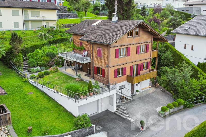 Einfamilienhaus mit Chalet Charakter. Sonnenlage mit Weitsicht (1)