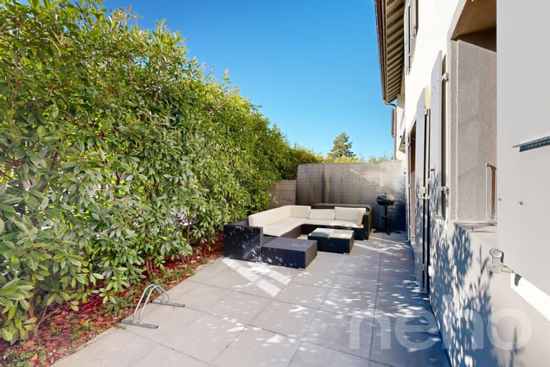 Maison mitoyenne familiale à Bernex avec jardin et beaux volumes (4)