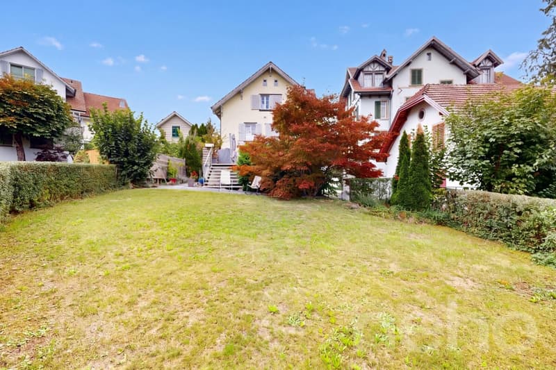 Freistehendes 4.5-Zimmer-Haus mit Geschäftslokal in Langnau am Albis (2)