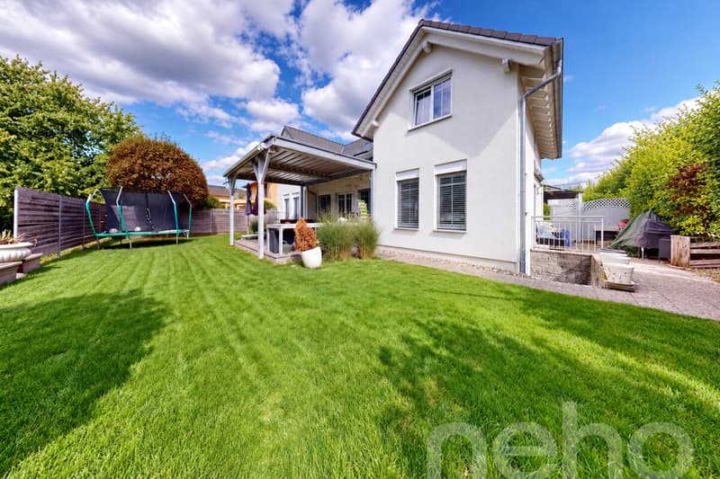 8.5 - Zimmer Einfamilienhaus mit viel Platz, Garten & ruhiger Wohnlage (4)