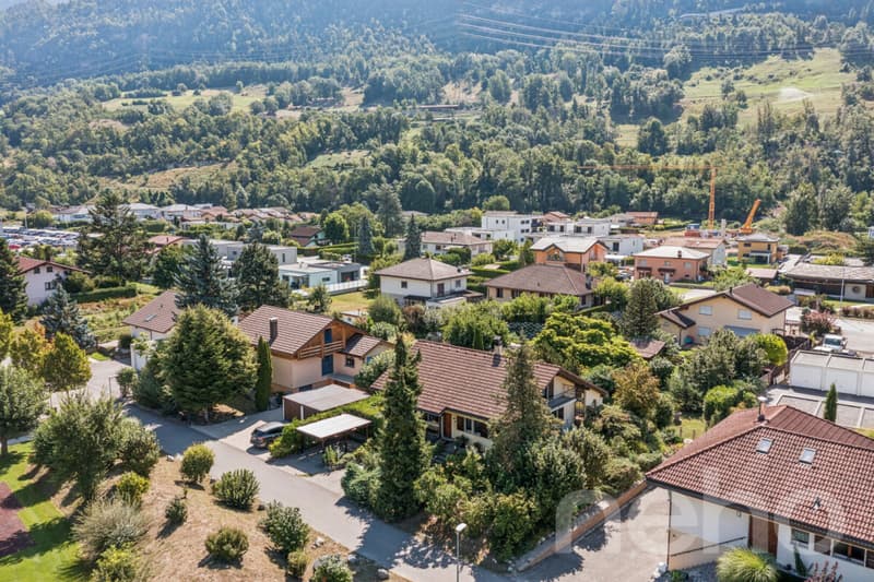 Magnifique propriété offrant un vaste terrain à Chalais (3)