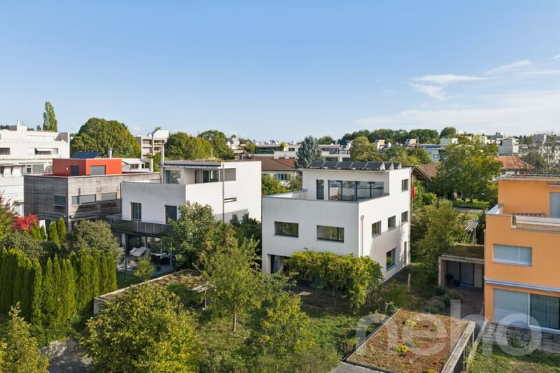 Stilvolles Einfamilienhaus mit Garten und Attika-Terrasse (2)